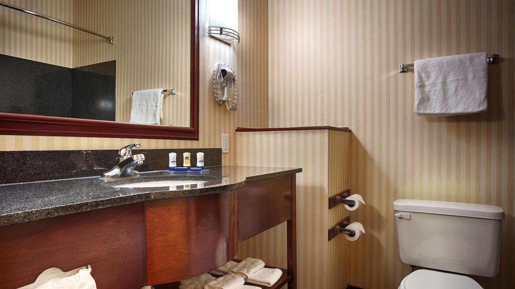 Baymont By Wyndham Mccomb Hotel Eksteriør billede