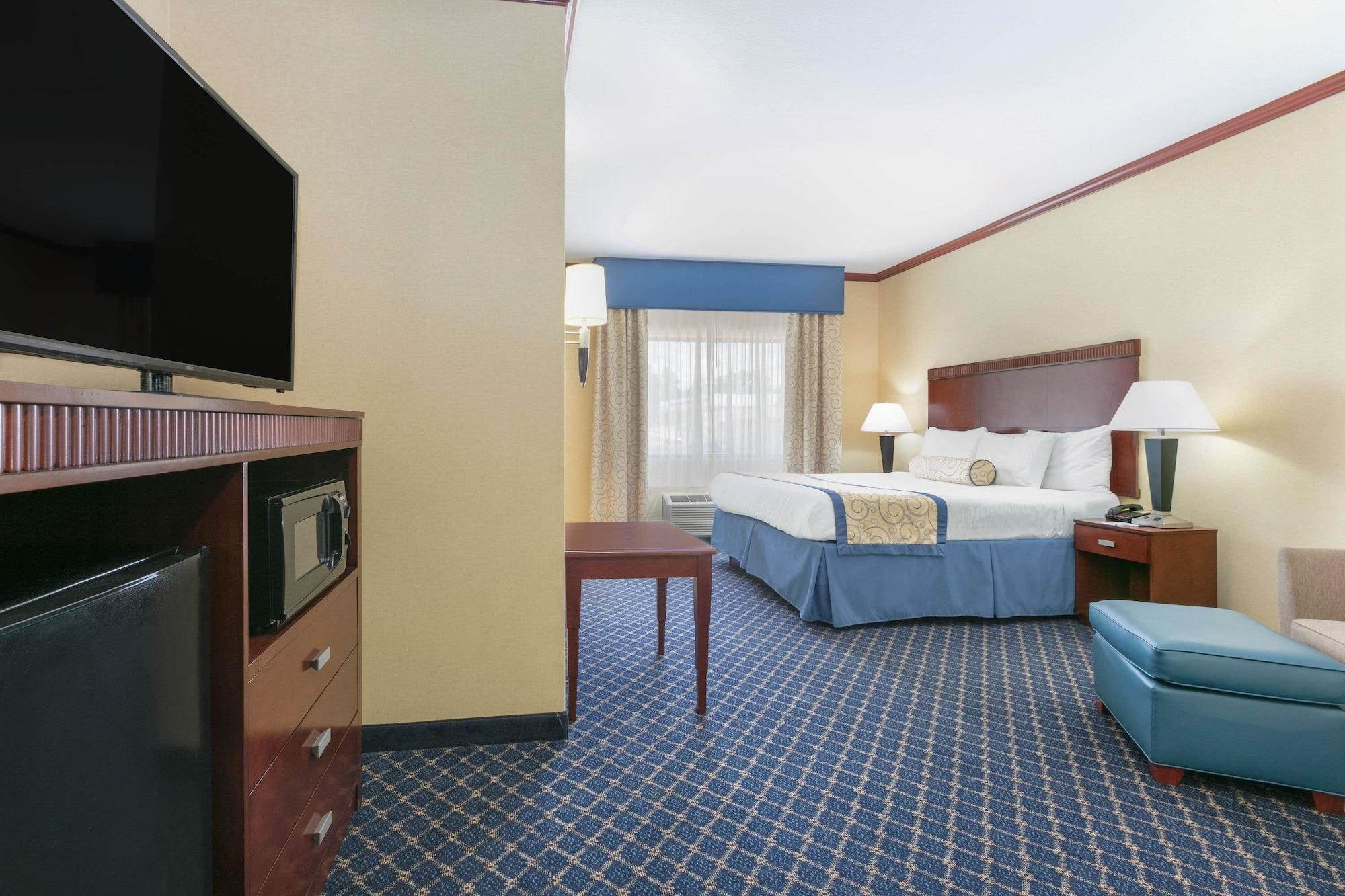 Baymont By Wyndham Mccomb Hotel Eksteriør billede